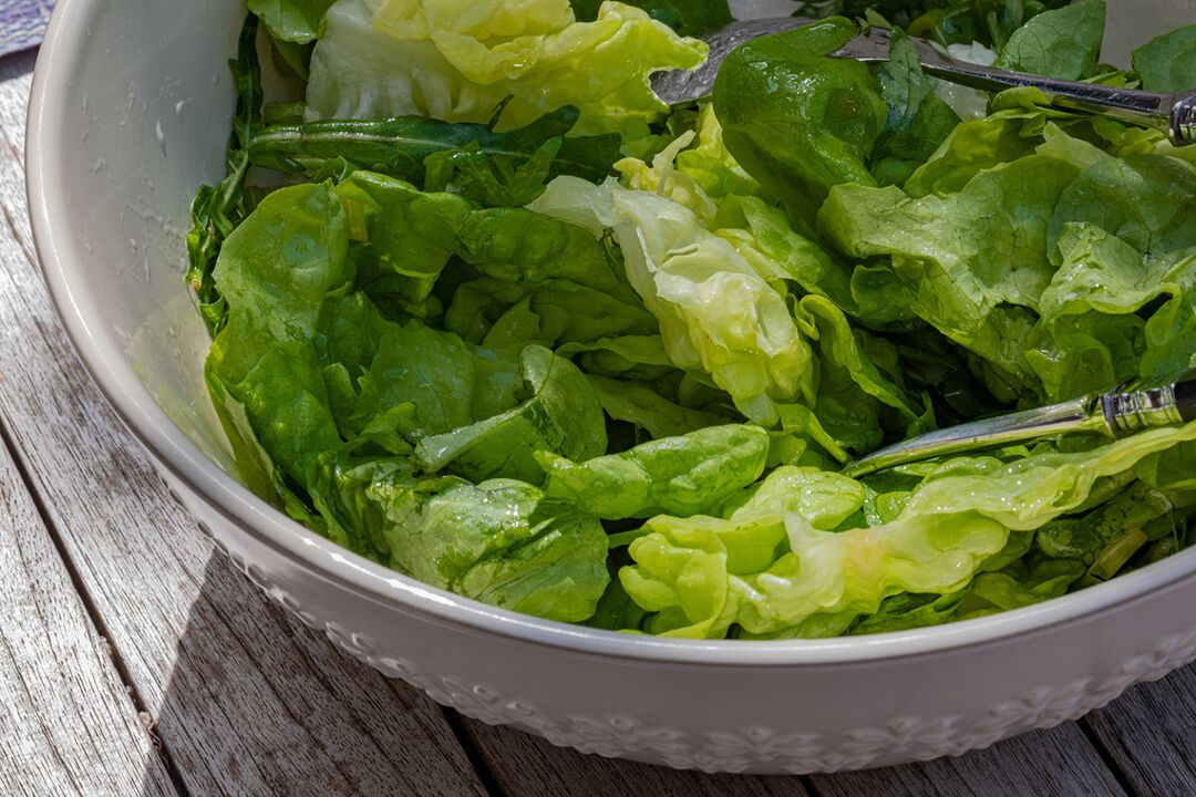 Zeytinyağlı taze salata